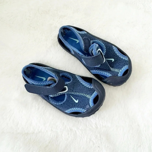 Nike Kids Sunray Protect blue water shoe Sandals size 5 - Picture 1 of 7